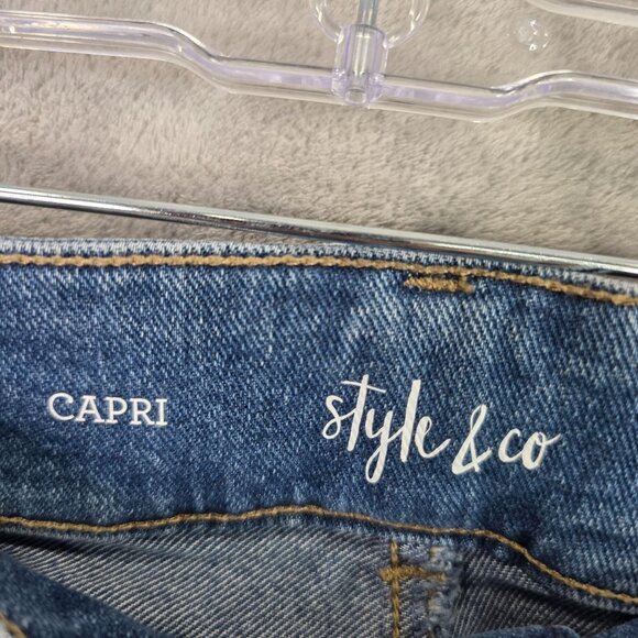 Womens Style & Co Distressed Blue Denim Capri Jeans Rolled Cuff Stretch Size 16W - Picture 2 of 10